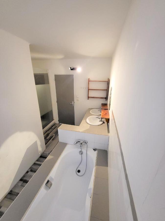 Maison 3 Chambres Avec Piscine Couverte Lespignan المظهر الخارجي الصورة